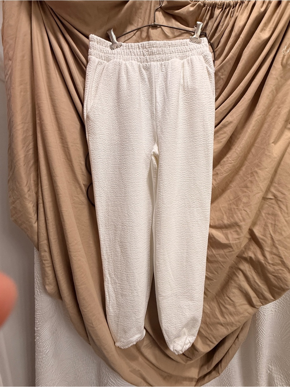 Aerie White Crinkle Seersucker Balloon Lounge Joggers with Smocked Waist